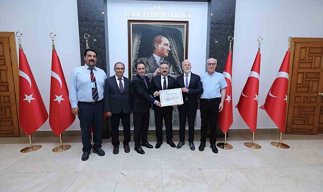 Vali Aksoy'dan Eskişehir Şehir Hastanesi'ne teşekkür belgesi