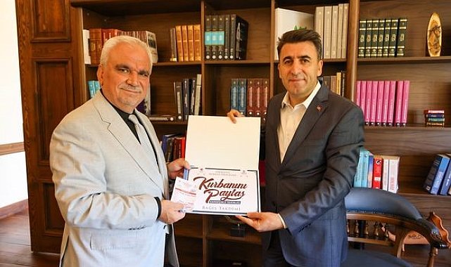Vali Aygöl, kurban bağışını TDV'ye gerçekleştirdi
