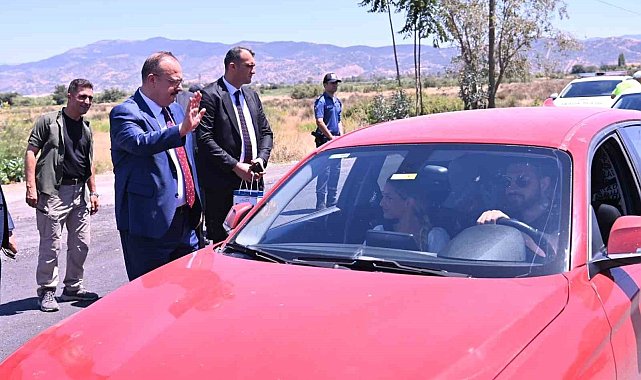 Vali Canbolat uygulama noktasında sürücülerle bayramlaştı
