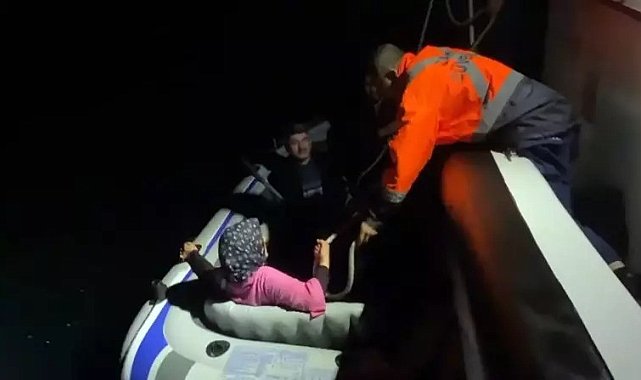 Van Gölü'nde fırtınaya yakalanan 4 kişi kurtarıldı