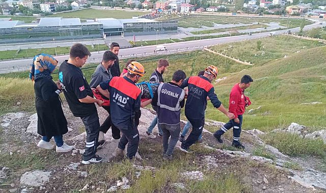Van Kalesi'nde fotoğraf çektirmek isterken aşağı düştü
