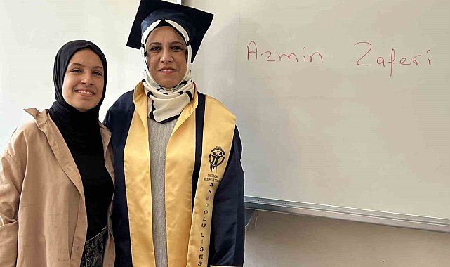 Velisi olduğu okuldan mezun oldu