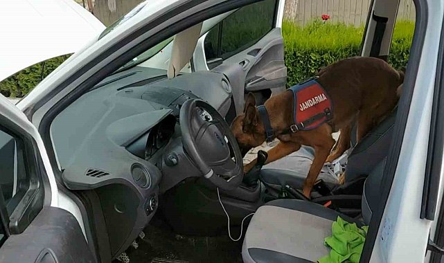 Vites topuzu altında uyuşturucu sevkiyatına jandarma darbesi: 2 tutuklama