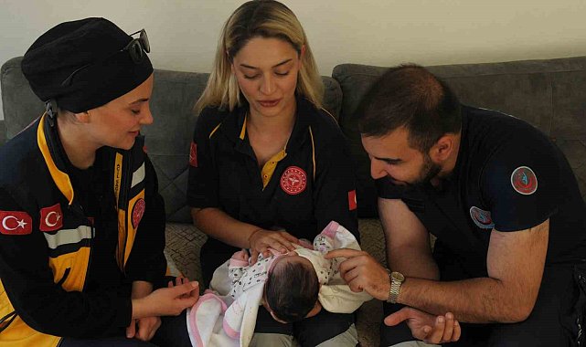 Yalova'da hamile kadın ambulansta doğum yaptı