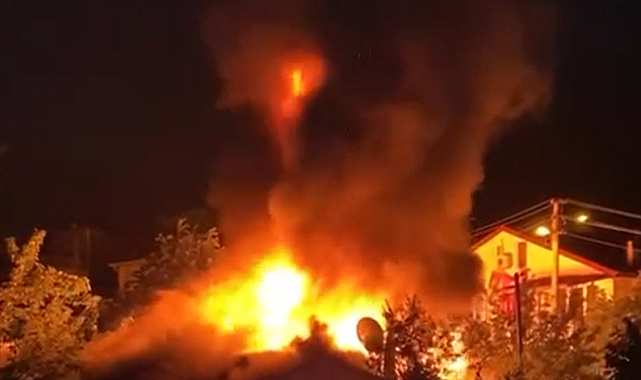 Yalova'da tek katlı müstakil ev alevlere teslim oldu