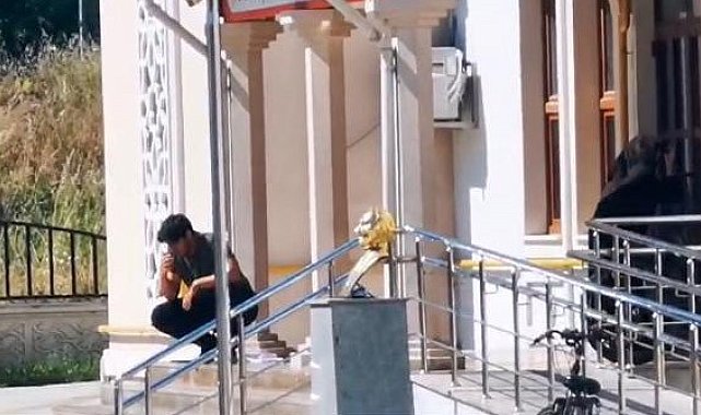 Yalova'da YKS'ye 2 dakika geciken 2 genç okula alındı