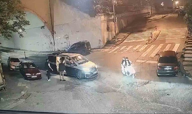 Yardım istediği şahıs, silahla vurup araçtan attı