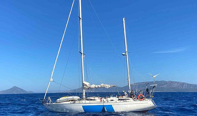 Yelkenli teknede 52 düzensiz göçmen yakalandı