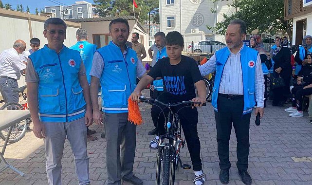Yetim öğrencilere bisiklet dağıtımı yapıldı
