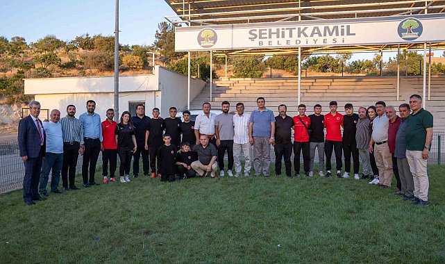 Yılmaz, dereceye giren güreşçileri ödüllendirdi