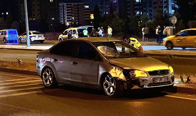 Yolun karşısına geçmek isteyen çifte otomobil çarptı: 1'i ağır 2 yaralı