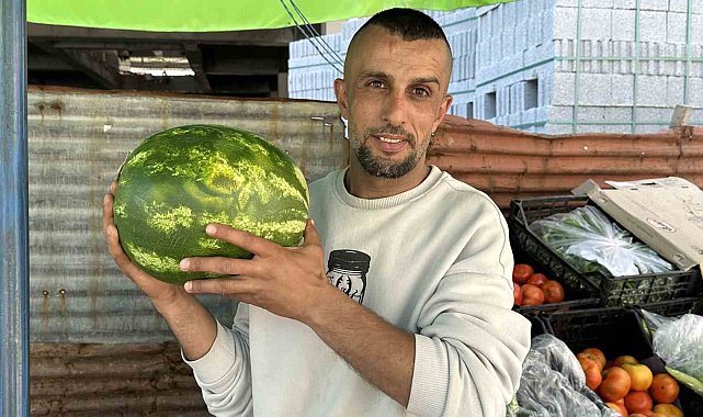 Yüksekova'da karpuzun üzerindeki 'Allah' yazısı dikkat çekti