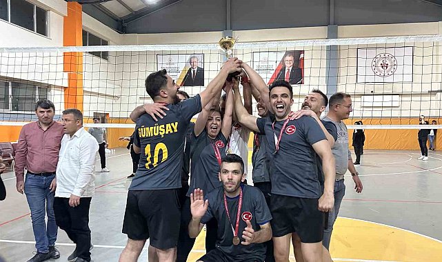 Yüksekova&#039;da kurumlar arası voleybol turnuvasını TİM 47 kazandı