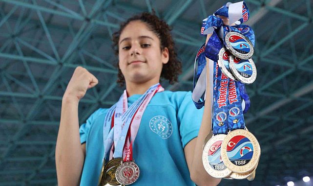 Yüzmede 130'u aşkın madalya aldılar, hedefleri dünya kupası