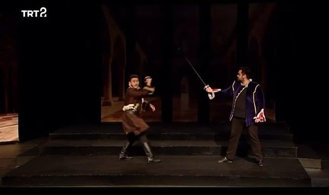 ZBEÜ Devlet Konservatuvarı Öğrencilerinin Sahnelediği "Kral Lear" yayımlandı