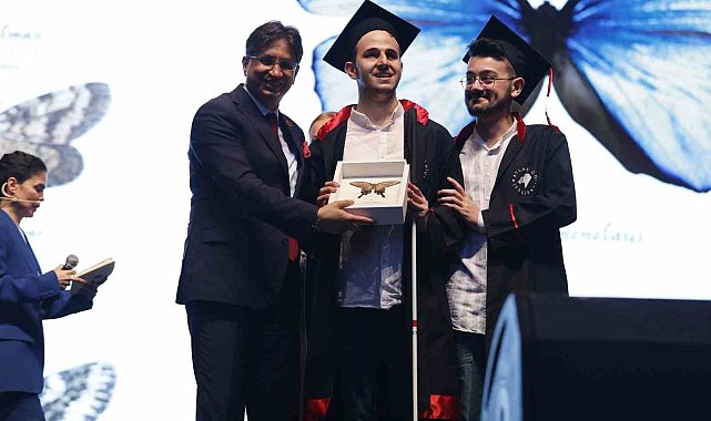 Zihin tiyatrosu ile dinleyici oyunun içerisinde hissediyor