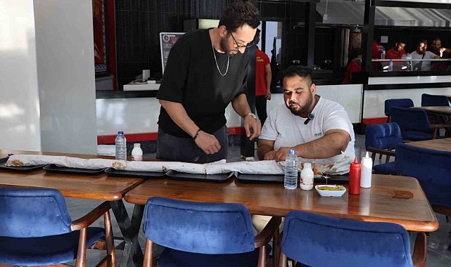 1,5 metrelik döneri yemeye çalışan 160 kiloluk Cingöz: "Normal bir insan asla yiyemez"