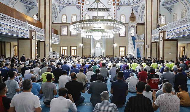 15 Temmuz şehitleri Adana'da dualarla anıldı