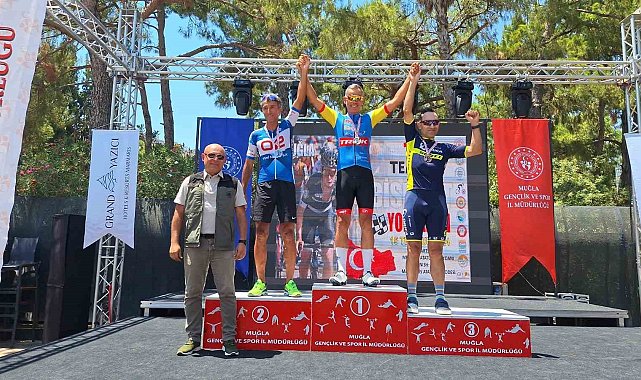 15 Temmuz şehitleri için 62 kilometre pedal çevirdiler