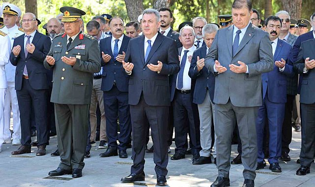 15 Temmuz şehitleri İzmir'de dualarla anıldı