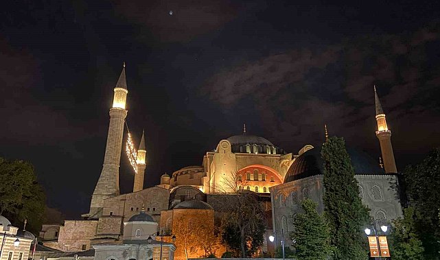 15 Temmuz'un 8'inci yıl dönümünde İstanbul'da camilerde sela okundu