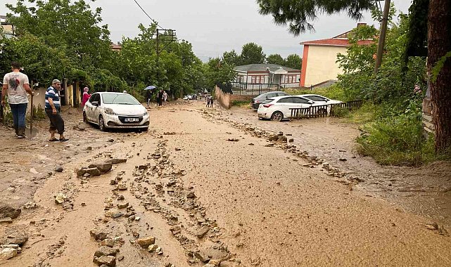 2 saatlik sağanak yağış ve dolu Bursa'da hayatı durma noktasına getirdi