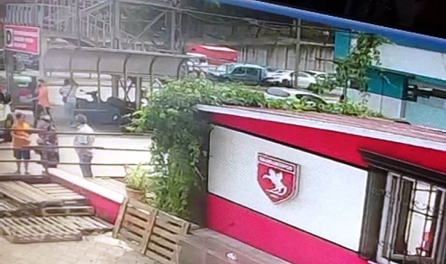 3 kişinin yaralandığı dolmuş kazasının görüntüleri ortaya çıktı