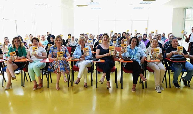 &#039;Kadın Yazarıyla Buluşuyor&#039; projesinde ilk kitap dağıtıldı