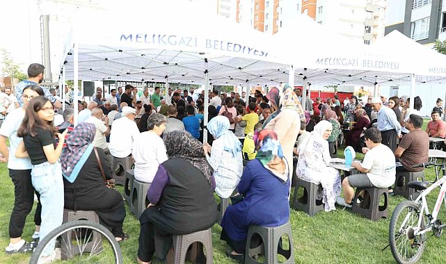 'Mobil Başkan' durak durak gezmeye devam ediyor