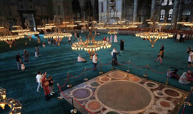 4 yıl önce yeniden ibadete açılan fethin sembolü Ayasofya Camii'ni gelecek nesillere taşıyacak değişimler yapıldı