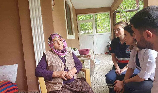 41 Ambulans, 28 UMKE ve 243 sağlık personeliyle afet bölgesine destek