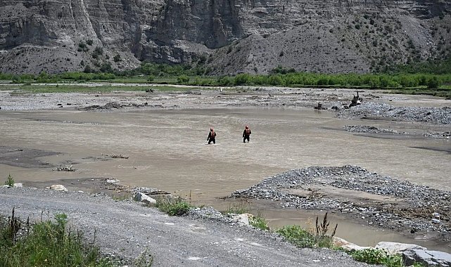56 kişi suya kapılan çocuğu arıyor