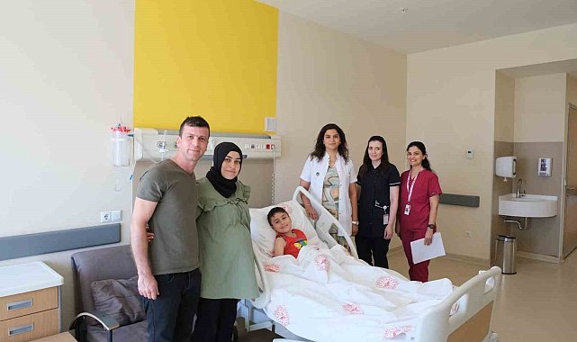 6 yaşındaki Umut, hayati kanamalı rahatsızlığına rağmen sünnet oldu