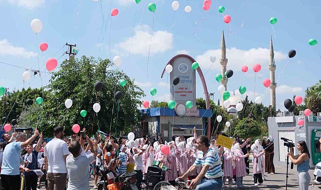 Adana'da çocuklar, Filistin'de ölen akranları için gökyüzüne balon bıraktı