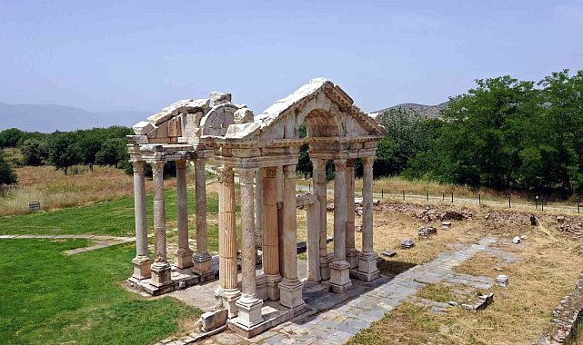 Afrodisyas'ta heyecanlandıran keşif
