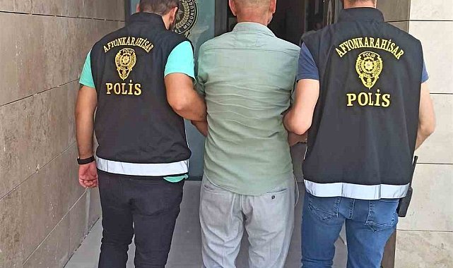 Afyonkarahisar'da cebir, tehdit veya hile kullanarak kişiyi hürriyetinden yoksun kılma suçundan aranan şahıs yakalandı