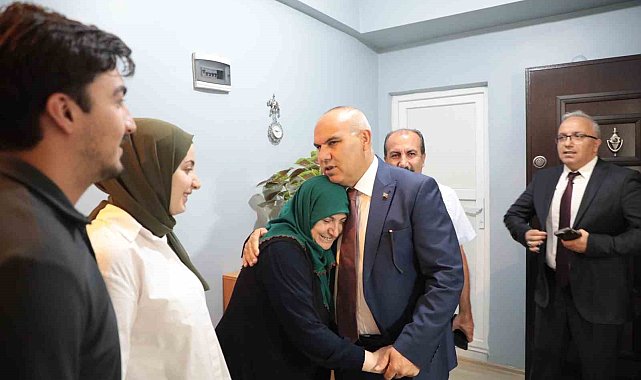 Ağrı Valisi Koç, 15 Temmuz'u mevlid, şehitlik ziyareti ve aile buluşmalarıyla anıyor