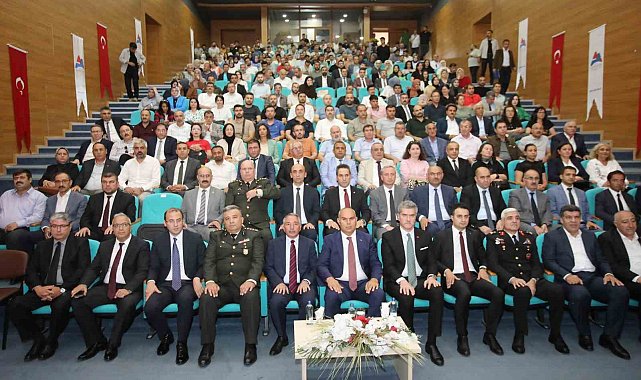 AİÇÜ'de "Direniş, Bedir'den Çanakkale'ye; 15 Temmuz'dan Gazze'ye" konferansı düzenlendi