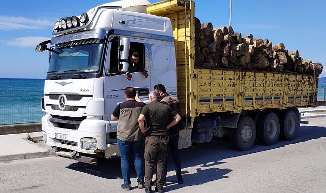 Akçakoca'da orman emvali taşıyan araçlar kontrol edildi