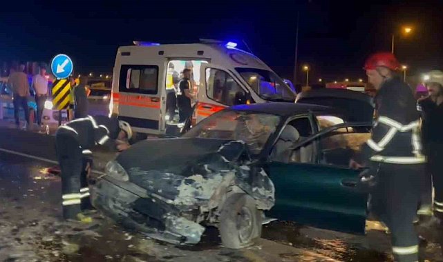 Aksaray'da hafif ticari araç ile otomobil çarpıştı: 4 yaralı