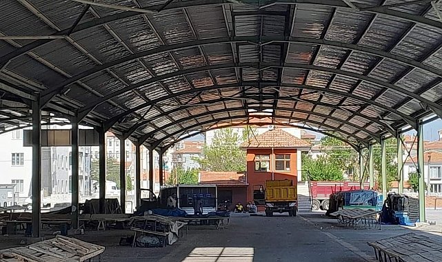 Alaca Belediyesi'nden kapalı pazar yerinde bakım ve onarım çalışması