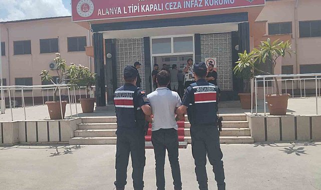 Alanya'da 25 yıl kesinleşmiş hapis cezasıyla aranan şahıs yakalandı