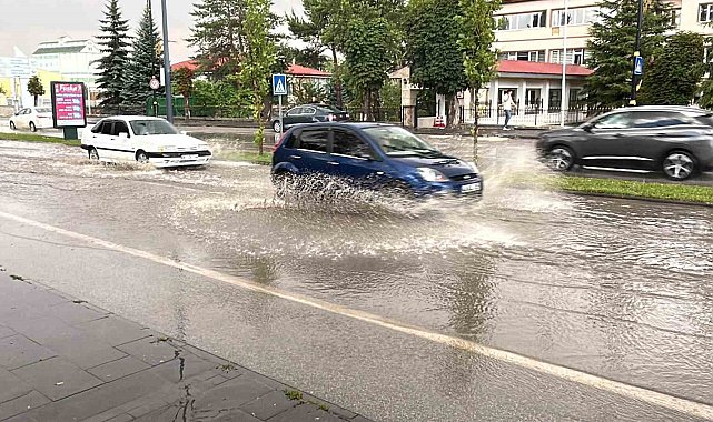 Alt yapı alarm verdi, yollar göle döndü