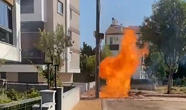 Altyapı çalışmasında patlatılan doğal gaz hattında çıkan yangın paniğe neden oldu
