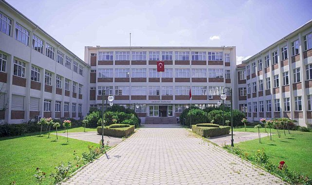 Anadolu Üniversitesi Edebiyat Fakültesi düşünce dünyasını zenginleştiren mezunlar yetiştiriyor