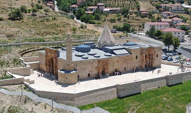 Anadolu'nun El Hamrası'nda ziyaretçi yoğunluğu