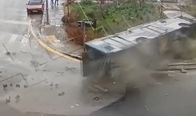 Ankara'da 7 kişinin yaralandığı otobüs kazası kamerada