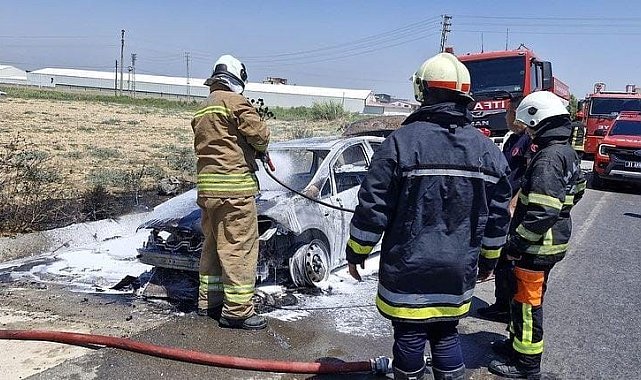 Antakya'da yanan araç kullanılmaz hale geldi