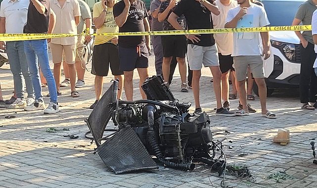 Antalya'da aracın motorunu yerinden fırlatan kaza: 3 yaralı