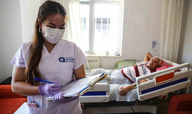 Antalya'da Evde Sağlık Hizmeti ile binlerce vatandaşa ulaşıldı
